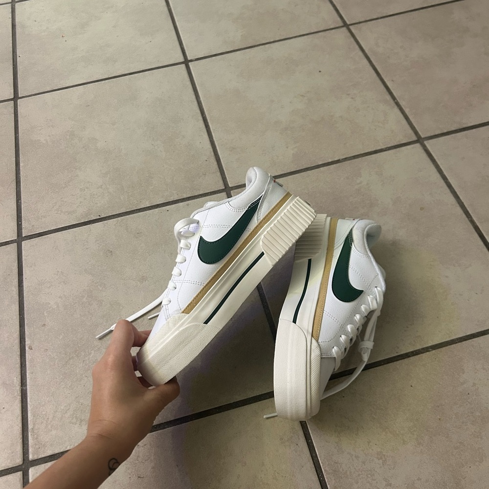 Nike Women's White and Green Sneakers